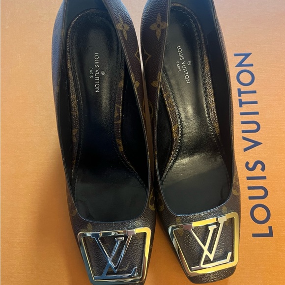 Louis Vuitton authentic monogram women shoes size US 8,5 -(39) with dust bags - Picture 5 of 7